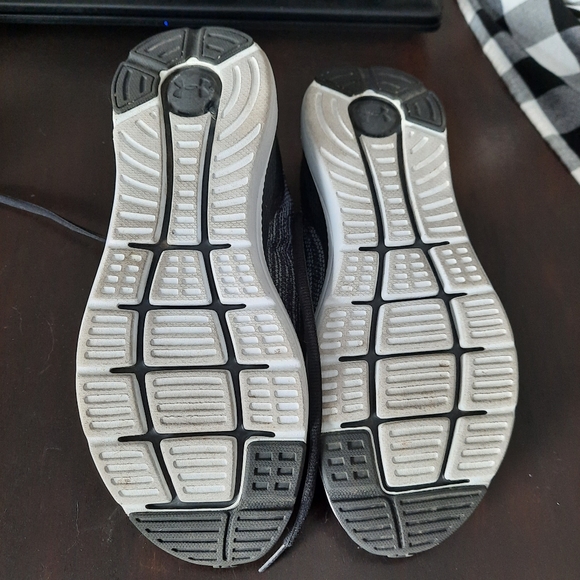 Under Armour Running Shoes - Picture 3 of 4